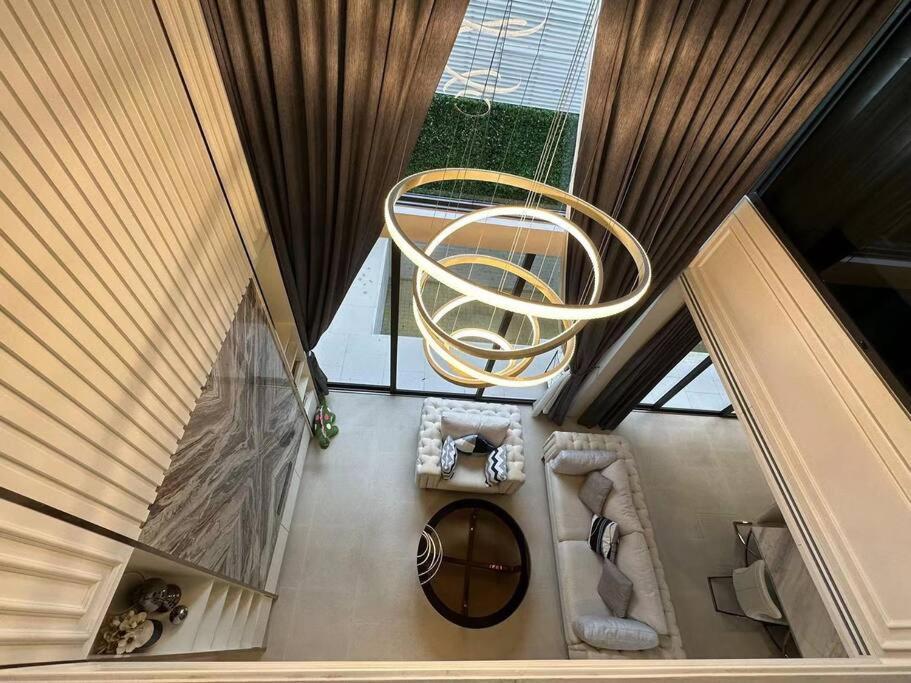 Villa 五卧室游泳池别墅 5 Bedrooms Pool Bangkok